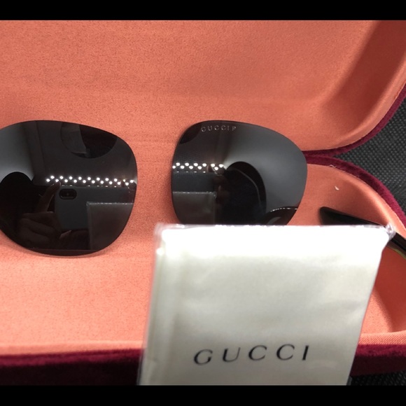 Gucci Sunglasses - Picture 6 of 7